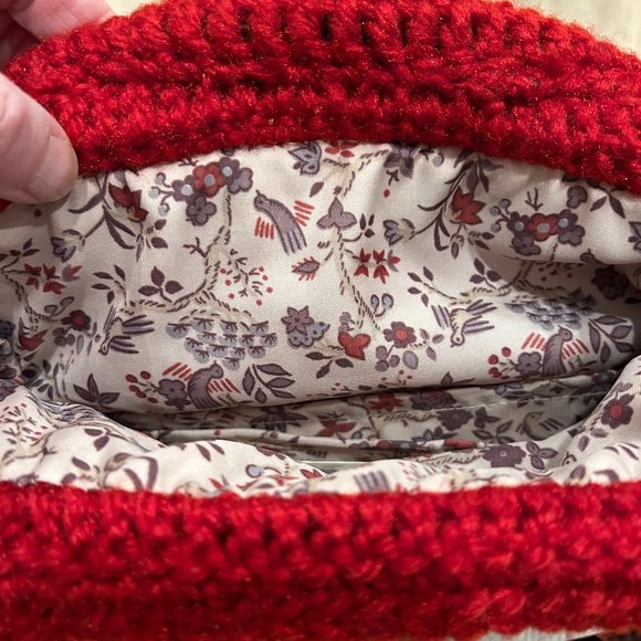 Red popcorn knit handbag with brown lucite handles - Picture 4 of 5